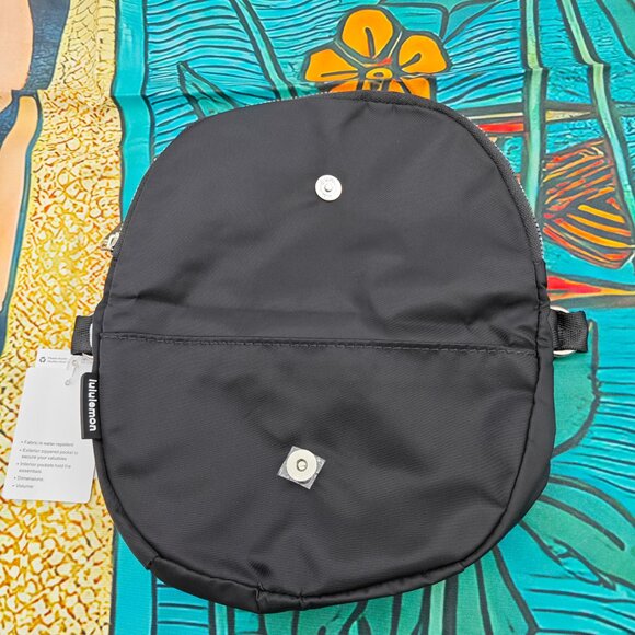 Lululemon silver All Night Festival Bag 2L - Picture 3 of 5